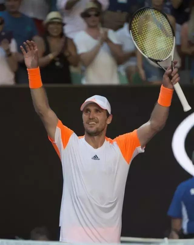 者中脱颖而 者中脱颖而